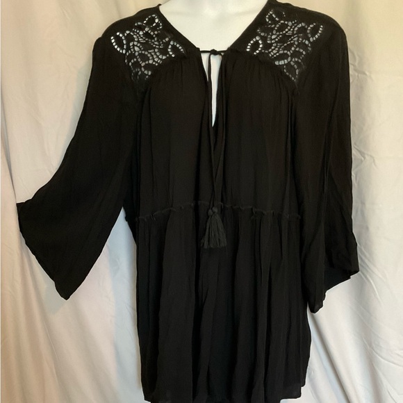 Aveology Plus Size Tiered Swing Tunic. Black. Size 26/28. Tie neckline. - Picture 3 of 5